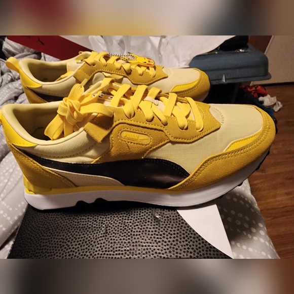 Brand new Puma Pikachu puma sneakers   men's Size 8.5 - Picture 2 of 3